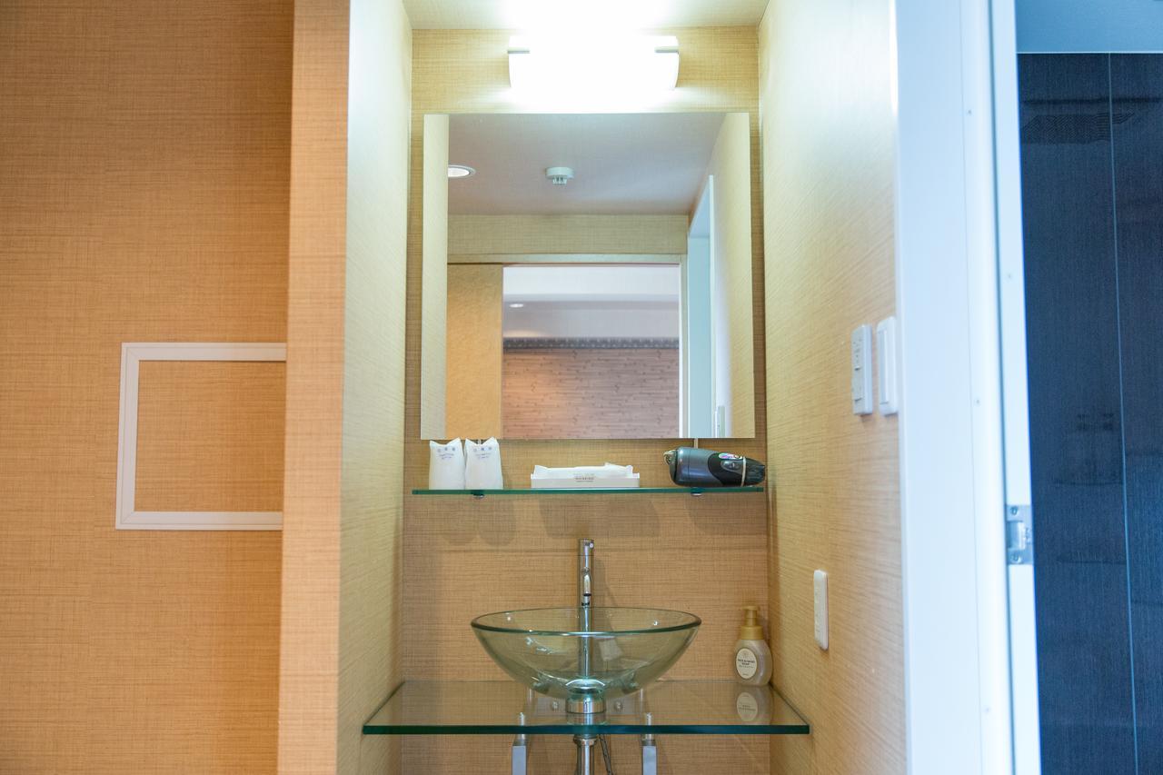 Uehonmachi Plaza Hotel (Adults Only) Осака Екстер'єр фото