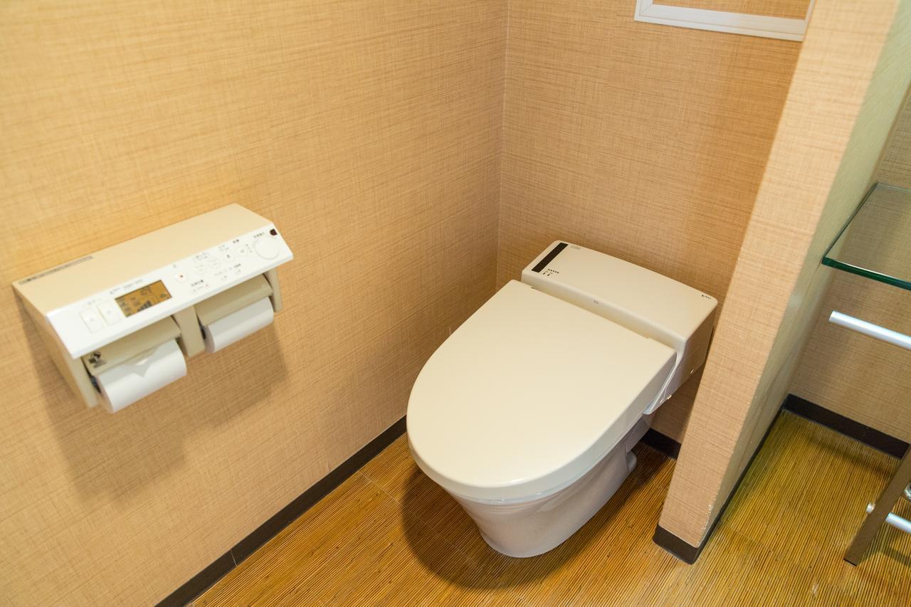 Uehonmachi Plaza Hotel (Adults Only) Осака Екстер'єр фото