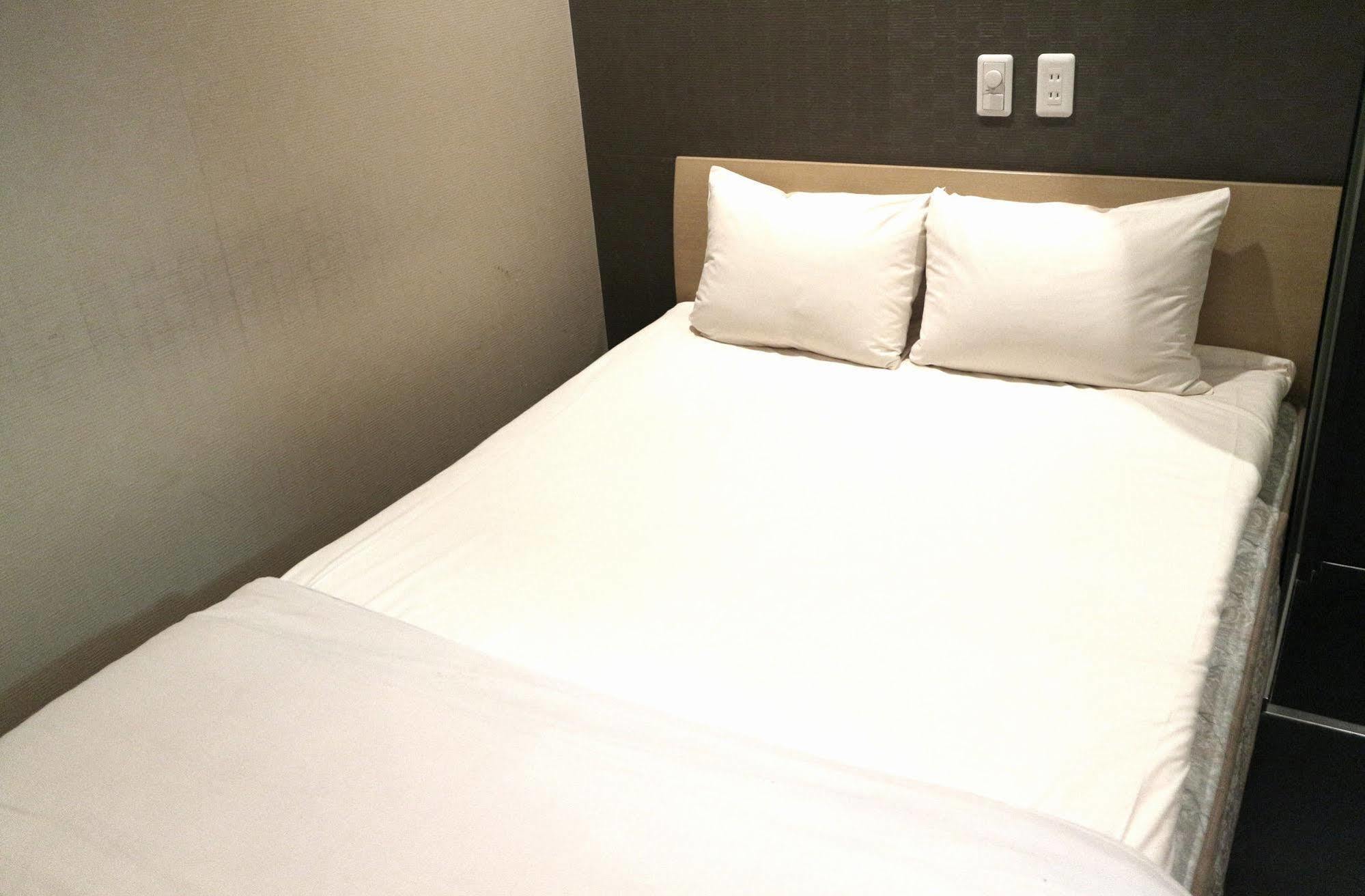 Uehonmachi Plaza Hotel (Adults Only) Осака Екстер'єр фото
