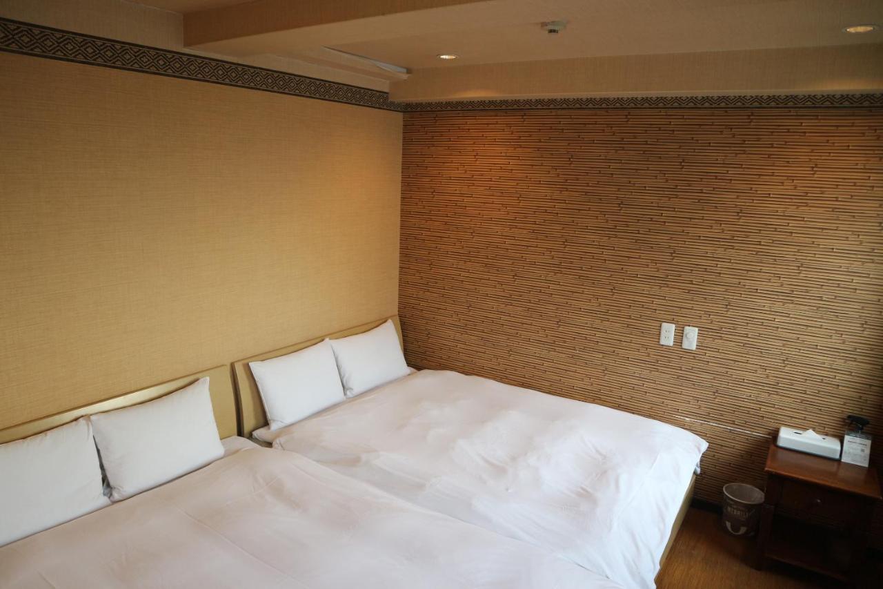Uehonmachi Plaza Hotel (Adults Only) Осака Екстер'єр фото