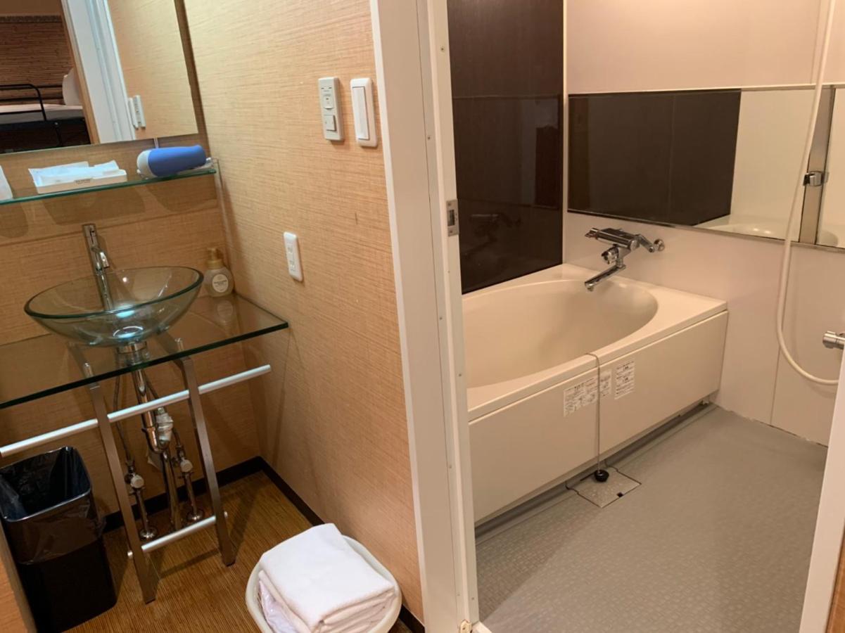 Uehonmachi Plaza Hotel (Adults Only) Осака Екстер'єр фото